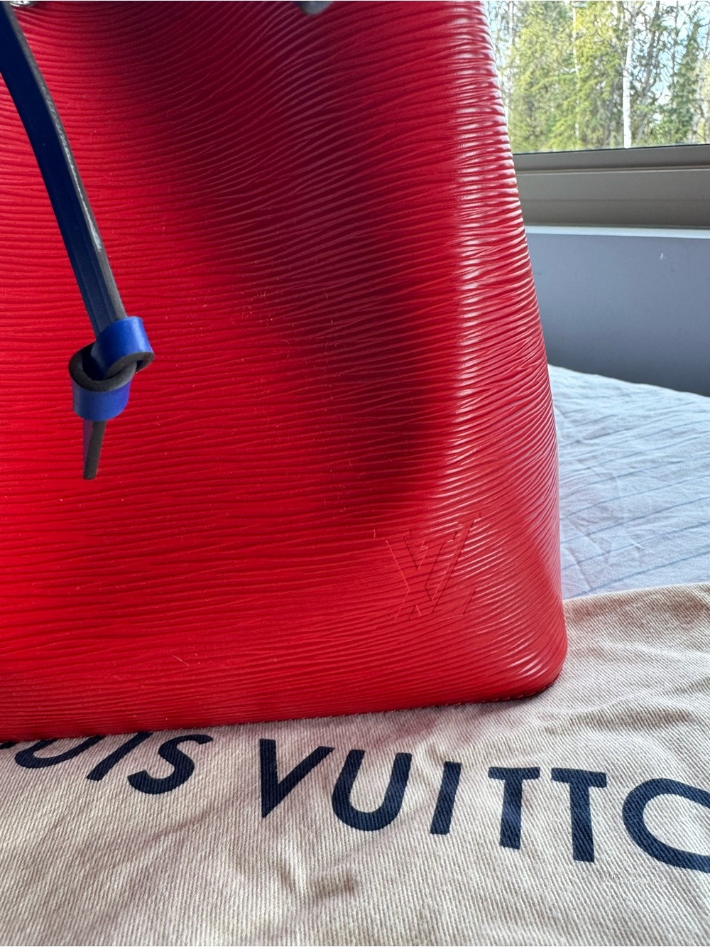 Louis Vuitton Néonoé MM bucket bag Red Epi leather & blue drawstring and lining - Picture 7 of 9